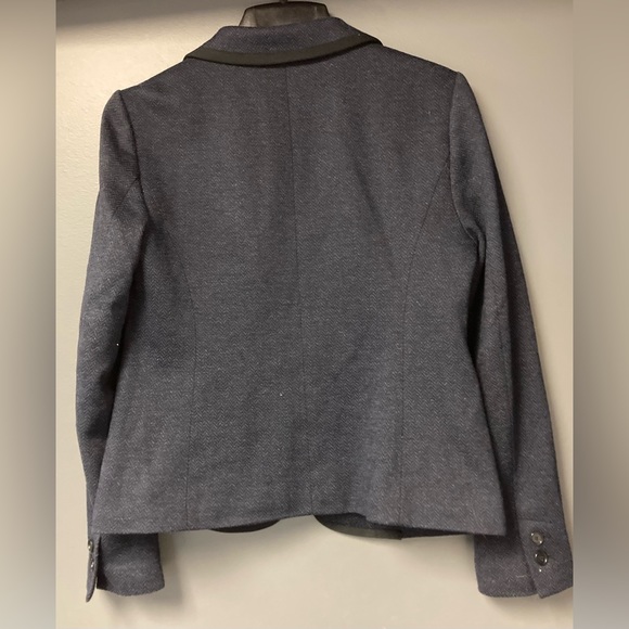 Loft fitted navy blue herringbone patterned blazer with satin-like black lapels. - Picture 4 of 4